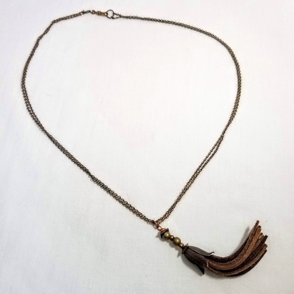 Necklace with Leather Tassel Floral Pendant Bronze - Picture 3 of 4